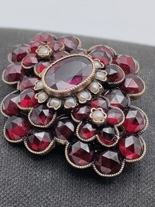 Garnet cluster brooch