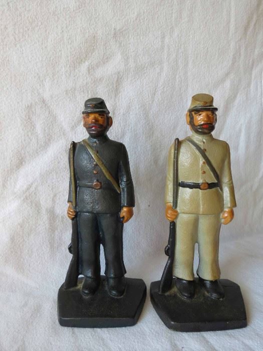 Civil War soldier figurines, Union and Confederate