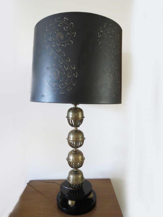 Mid-century table lamp with stacked ball base